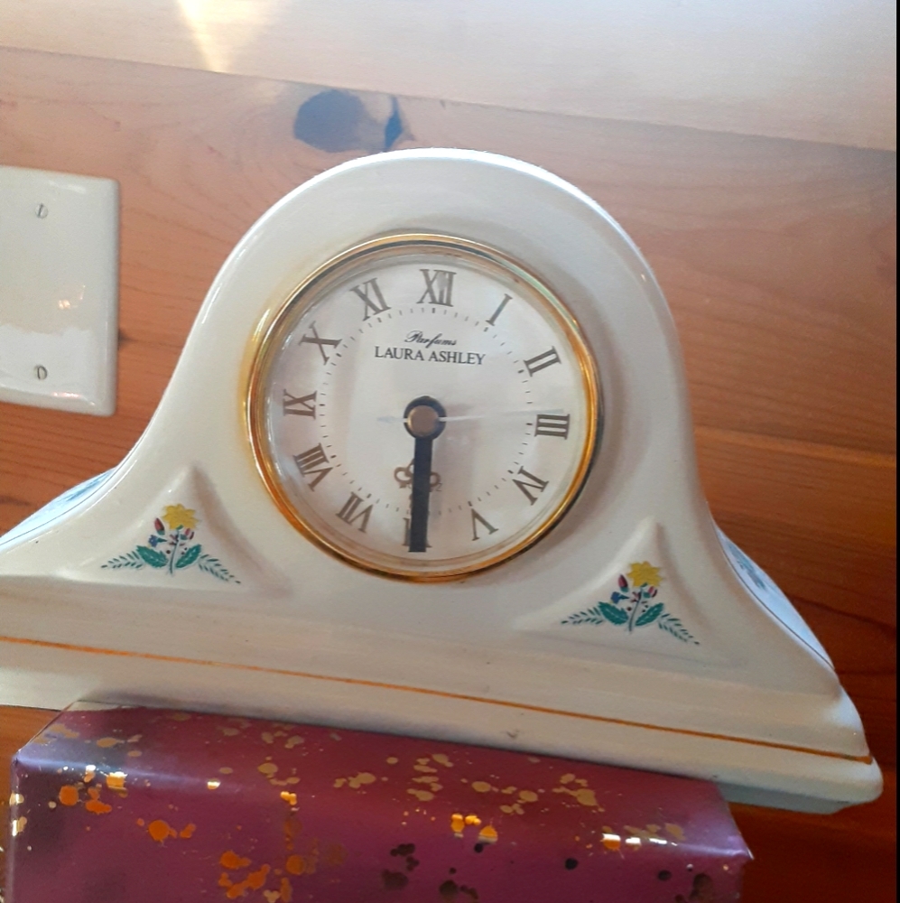 Working Laura Ashley Paris New York clock